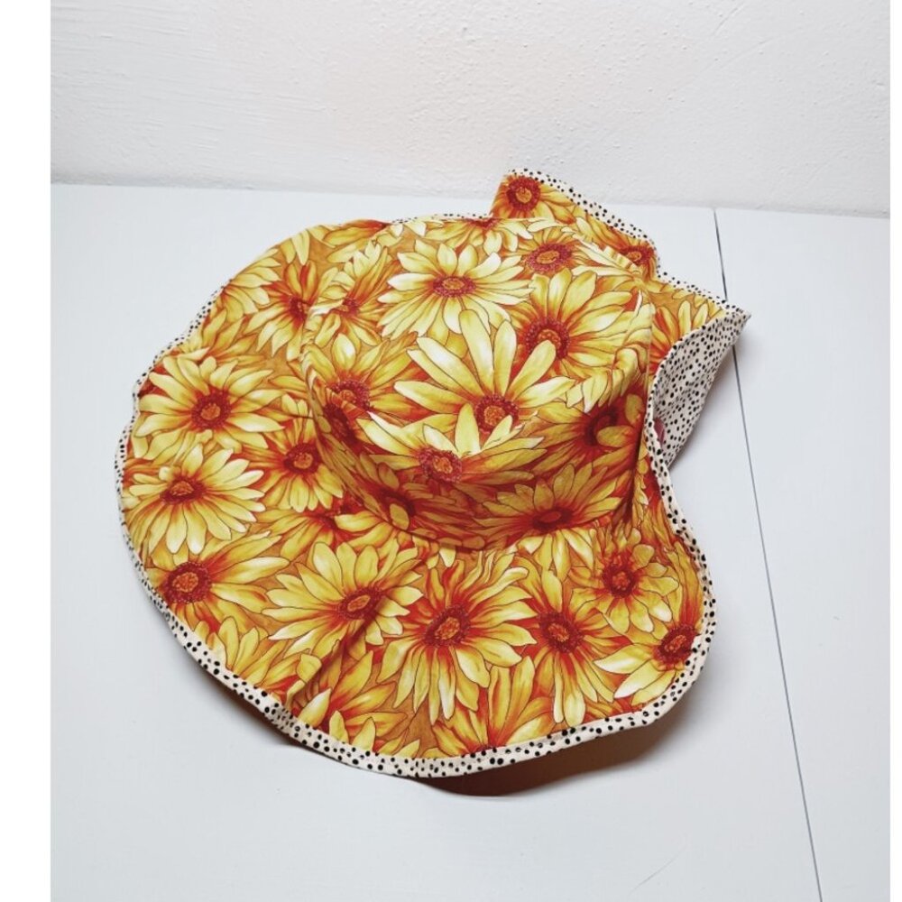 Super cute handmade bright flower summer/resort hat - Picture 2 of 9